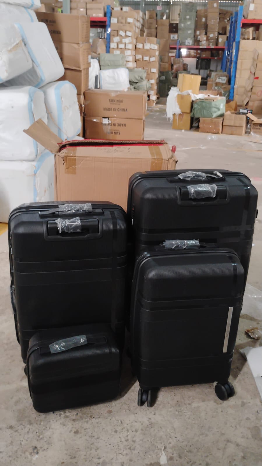 Hard-shell Trolley Luggage Bag (Set Of 3-pice  Mix Color) Hard-shell Trolley Luggage Bag (Set Of 3-pice  Mix Color)